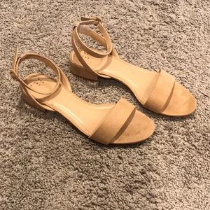 Cute slight heel Sandal.